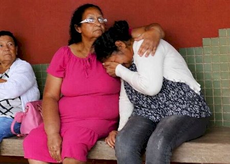 &ldquo;Como que ele volta num caix&atilde;o?&rdquo;, lamenta irm&atilde; de oper&aacute;rio morto em desabamento>