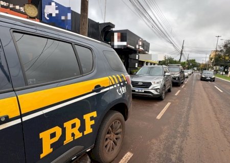 Ação conjunta apreende motos elétricas irregulares na BR-463 e leva equipes a comércio em Dourados>