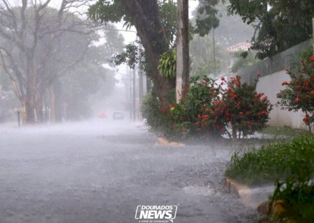 Inmet antecipa alerta e Dourados pode voltar a registrar tempestade neste domingo
