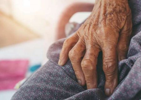 Ap&oacute;s 50 recusas, Justi&ccedil;a manda SUS achar vaga para cirurgia em idosa de 96 anos>