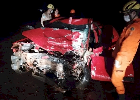 Colisão entre carro e carreta deixa três mortos na BR-158 em Três Lagoas>