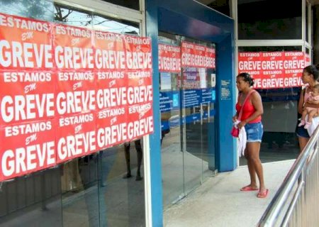 BB fecha acordo e encerra paralisa&ccedil;&atilde;o; Caixa mant&eacute;m greve>