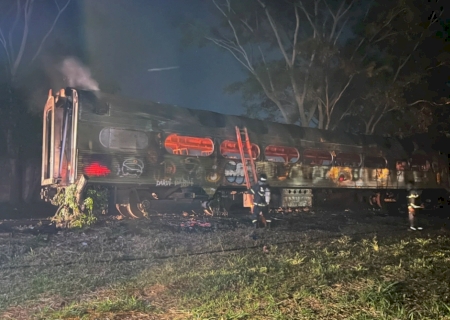 Incêndio atinge 2 vagões históricos do Trem do Pantanal em Aquidauana>