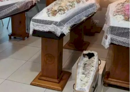 Pai e filhas são velados lado a lado com cachorrinha após acidente na rodovia