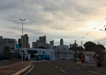 Frente fria traz chuva, tempestades e queda de temperatura em MS>