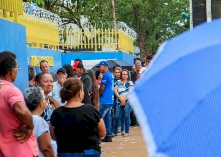 Quem trabalha no domingo de elei&ccedil;&atilde;o tem direito a sair para votar>