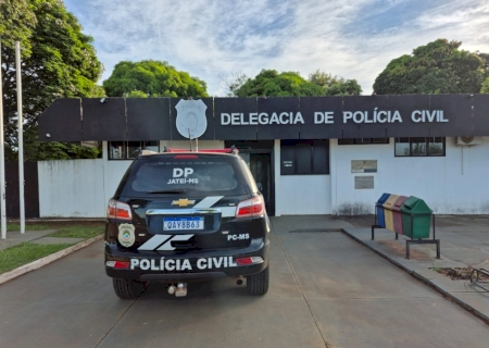 Polícia Civil prende mulher em flagrante por utilizar cartão bancário extraviado em Jateí>