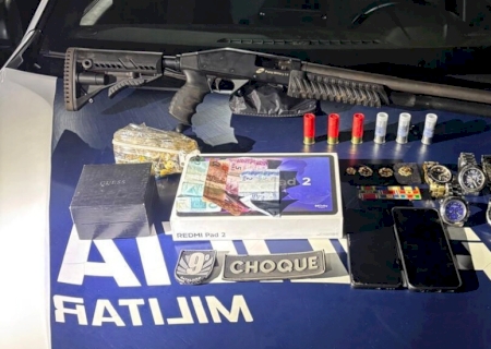 Celular deixado na cal&ccedil;ada entregou dupla que furtou casa de coronel da PM>