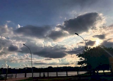 S&aacute;bado ter&aacute; m&aacute;xima de 42 &deg;C e alerta para tempestades com granizo>